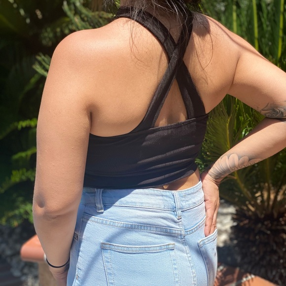 Halter top - Picture 3 of 3